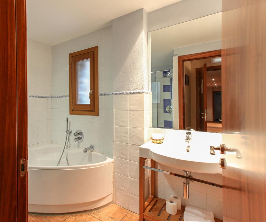 Hostal Les Roquetes ケラルブス エクステリア 写真