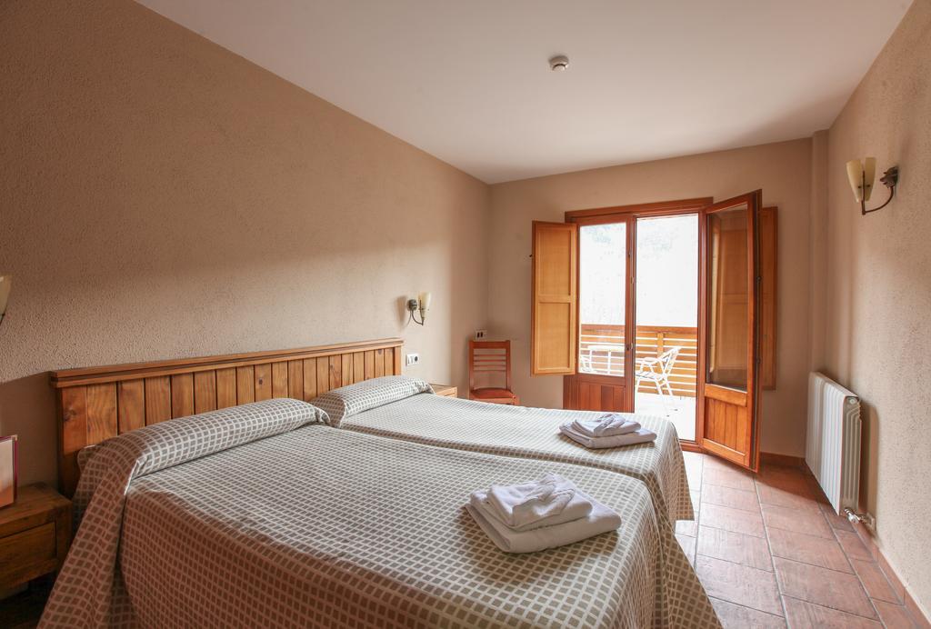Hostal Les Roquetes ケラルブス エクステリア 写真