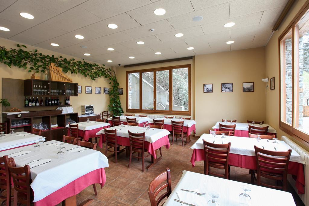 Hostal Les Roquetes ケラルブス エクステリア 写真